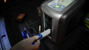 Uprava policije Ministarstva unutrašnjih poslova Kantona Sarajevo (MUP KS) počela je s upotrebom uređaja za indikaciju droga i testiranje vozača na prisustvo droga u organizmu, na saobraćajnicama u KS//