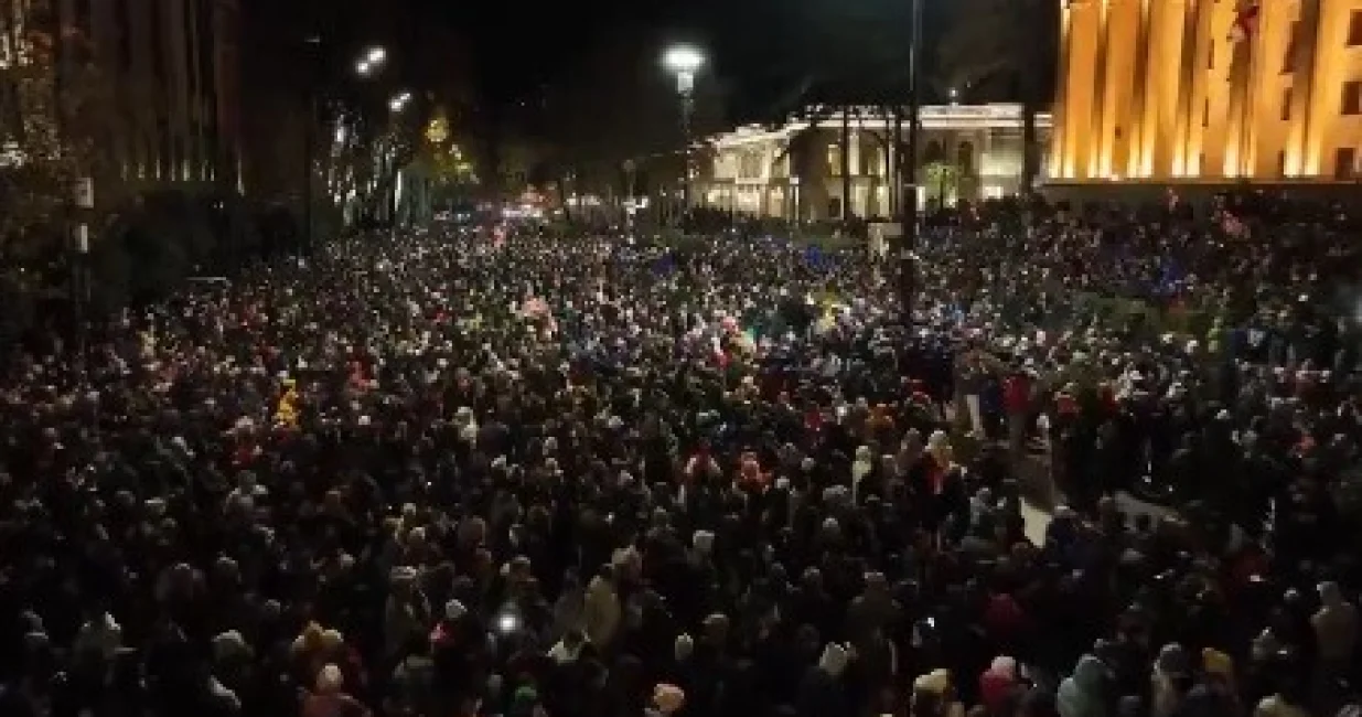 Demonstranti na ulicama/Printscreen/X.com//