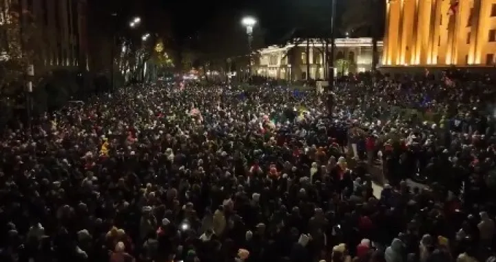 Demonstranti na ulicama/Printscreen/X.com//