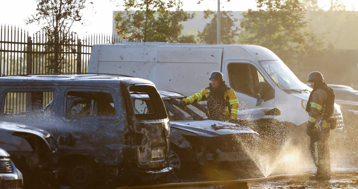 Firefighters work near damaged vehicles at the site of a residential building damaged during a Russian drone and missile strike, amid Russia's attack on Ukraine, in outskirts of Kyiv, Ukraine, September 20, 2025. REUTERS/Alina Smutko/Alina Smutko