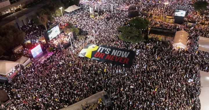 A drone view of families of hostages and their supporters protesting ahead of the two-year anniversary of the deadly October 7, 2023 attack on Israel by Hamas, demanding the immediate release of all hostages and the end of the war in Gaza, in Tel Aviv, Israel, October 4, 2025. REUTERS/Rei Ash/Rei Ash