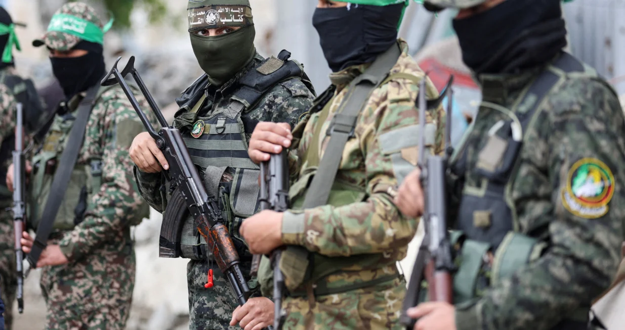 FILE PHOTO: Gunmen stand guard at the funeral of Marwan Issa, a senior Hamas deputy military commander who was killed in an Israeli airstrike during the conflict between Israel and Hamas, amid a ceasefire between Israel and Hamas, in the central Gaza Strip, February 7, 2025. REUTERS/Ramadan Abed/File Photo/Ramadan Abed