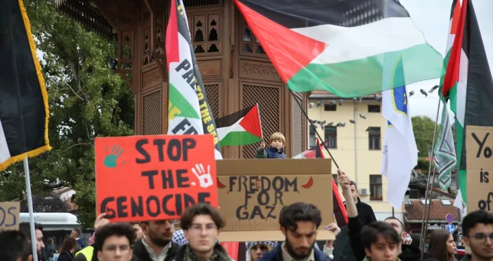 Stotine građana i aktivista učestvovalo u mirnoj šetnji/Anadolija/