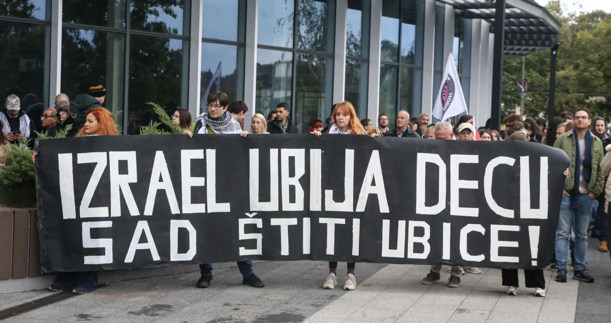 BEOGRAD, SRBIJA - 5. oktobar - Protest podrške narodu Palestine održan je u nedjelju u Beogradu povodom navršavanja druge godišnjice izraelskog genocida u Pojasu Gaze (Filip Stevanovic - Anadolu Agency)/