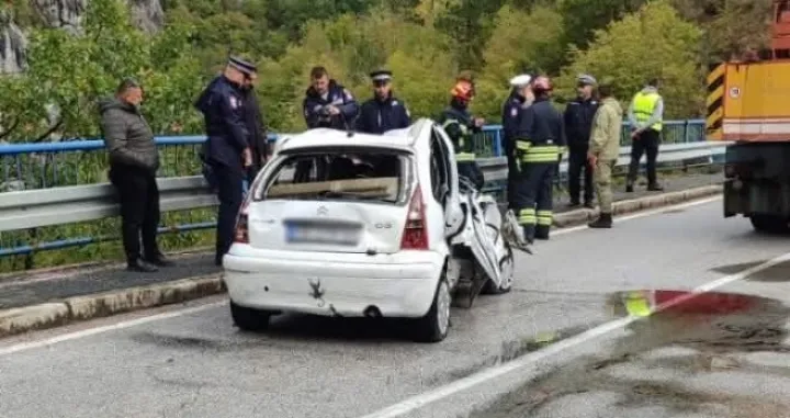 Sa akcije izvlačenja vozila/Crna-hronika/