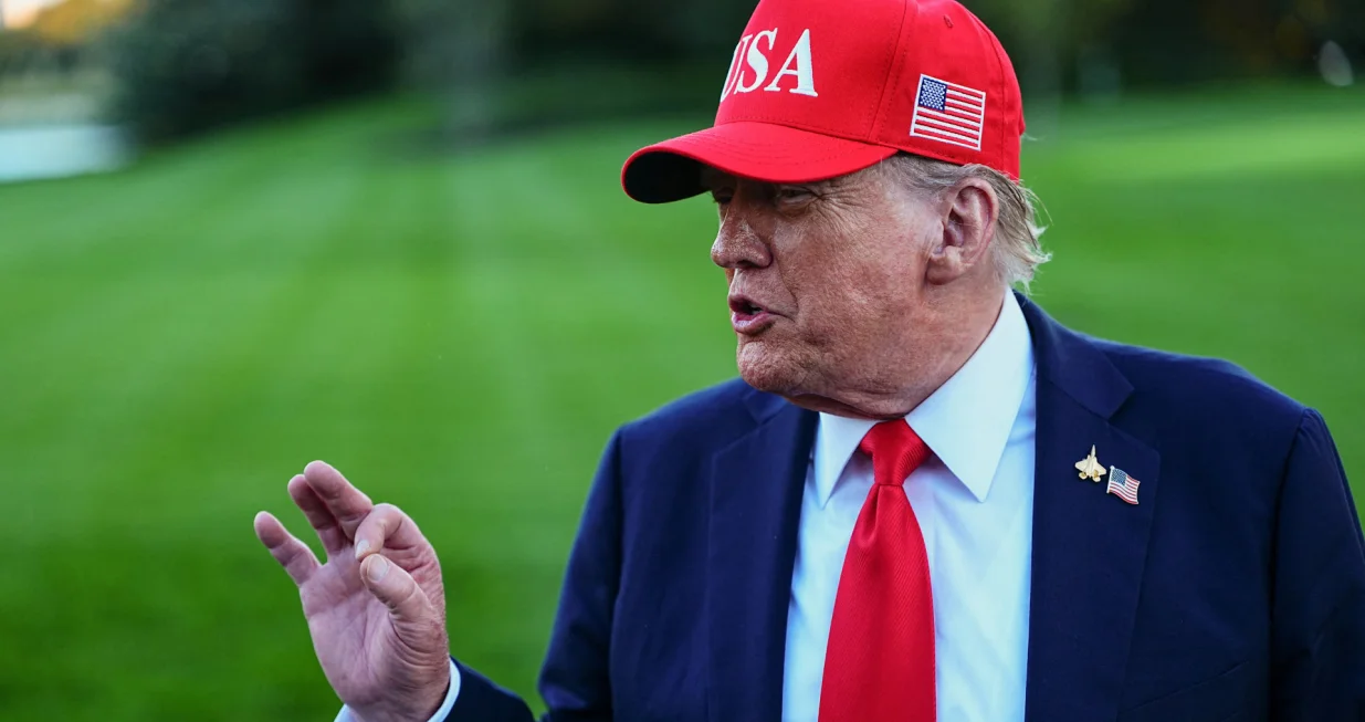 U.S. President Donald Trump speaks to members of the media as he arrives at the White House in Washington, D.C., U.S., October 5, 2025. REUTERS/Aaron Schwartz/Aaron Schwartz