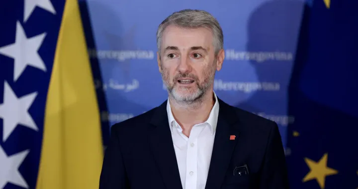 SARAJEVO, 3. septembra (FENA) - Ministar komunikacija i prometa Bosne i Hercegovine Edin Forto je izrazio zadovoljstvo što je postignut dogovor sa prevoznicima koji su prethodnih dana blokirali promet u BiH. Cilj je jasan, poručio je, moramo uraditi sve što je potrebno da olakšamo našim firmama da rade na evropskom tržištu. (Foto FENA/Almir Razić)/Almir Razić