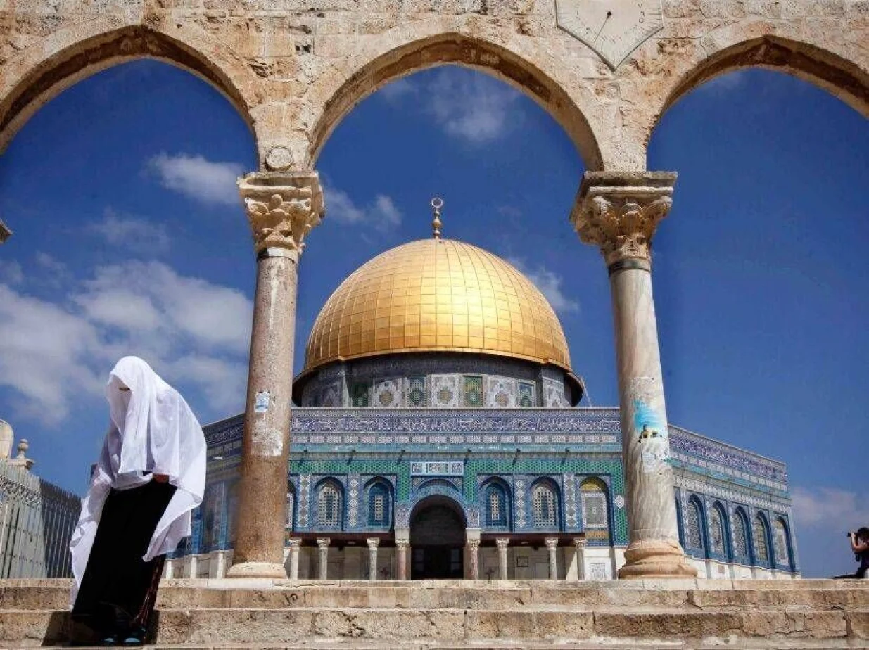 NEUNISTIVI SIMBOL:. Kupola na stijeni dobila je ime po stijeni koja je još uvijek u samoj džamiji/