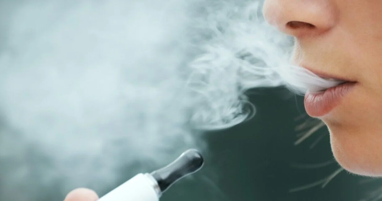 Sve više mladih koristi elektronske cigarete/