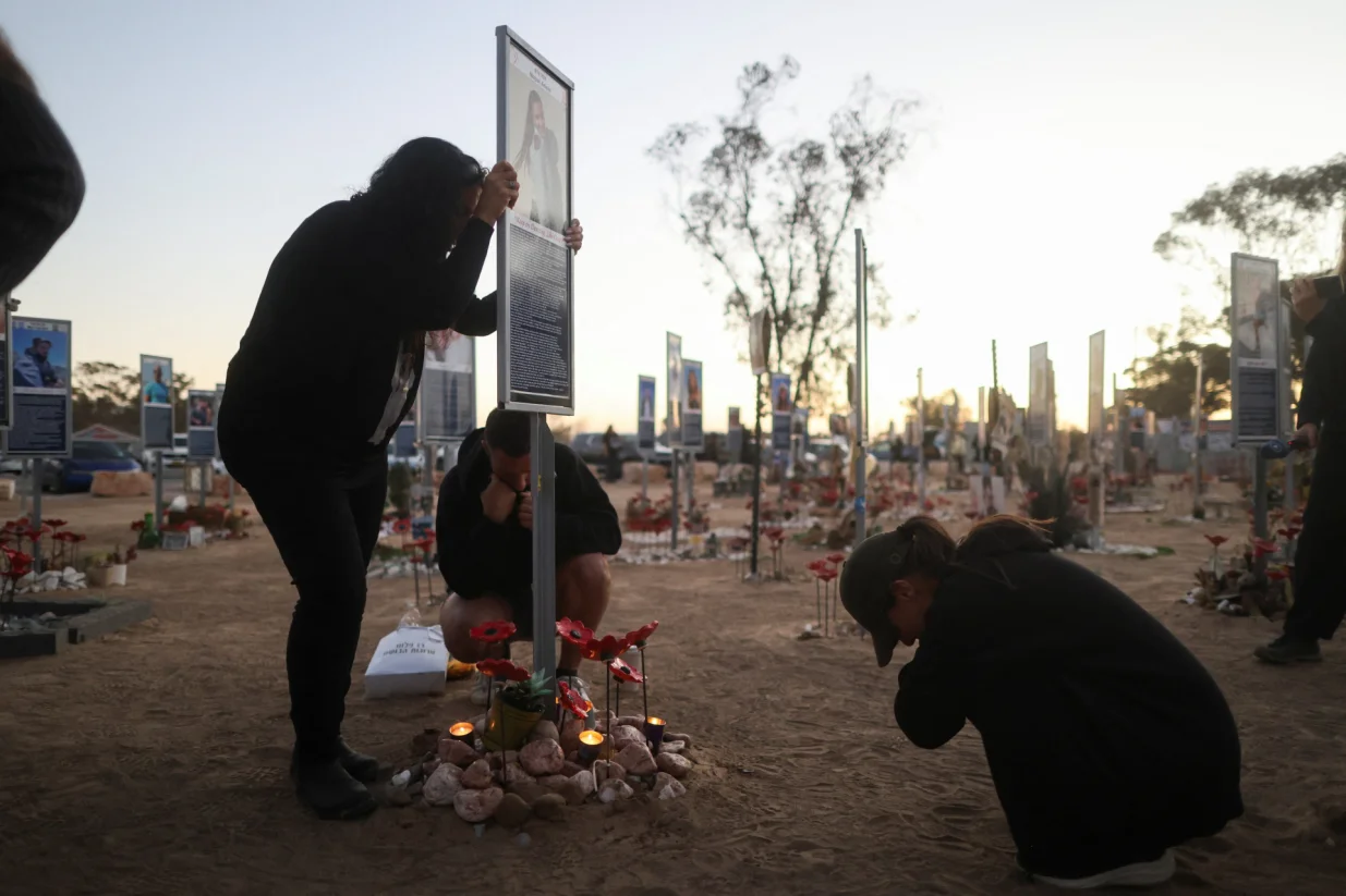 People grieve at the site of the Nova festival where partygoers were killed and kidnapped, on the two-year anniversary of the deadly October 7, 2023 attack on Israel by Hamas from Gaza, in Reim, southern Israel, October 7, 2025. REUTERS/Itay Cohen/Itay Cohen
