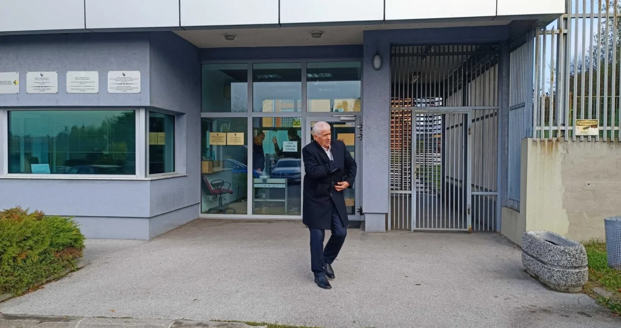 Ferid Buljubašić ispred zgrade Suda BiH/BIRN BiH/