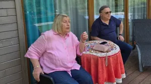 Halid Bešlić sa suprugom Sejdom kod Hadžihafizbegovića/Facebook/Facebook 