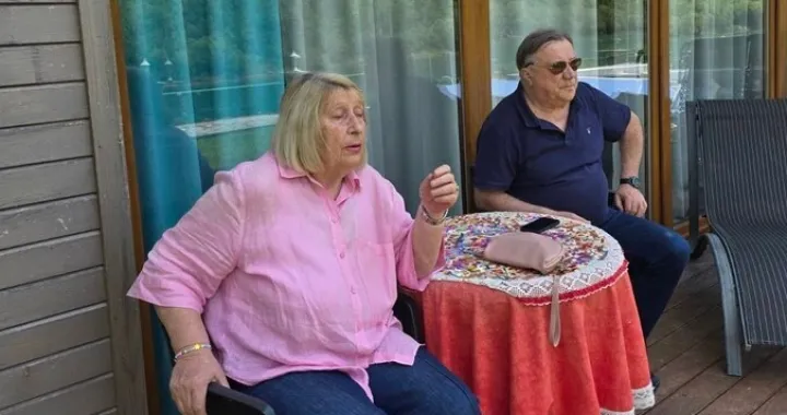 Halid Bešlić sa suprugom Sejdom kod Hadžihafizbegovića/Facebook/Facebook 