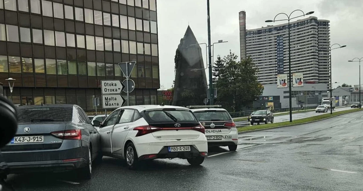 sudar na kružnom kod energoinvesta1/Oslobođenje