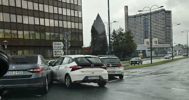 sudar na kružnom kod energoinvesta1/Oslobođenje