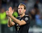 Soccer Football - UEFA Champions League - Pafos v Bayern Munich - Alphamega Stadium, Kolossi, Cyprus - September 30, 2025 Bayern Munich's Harry Kane applauds fans after the match REUTERS/Yiannis Kourtoglou/Foto: Yiannis Kourtoglou
