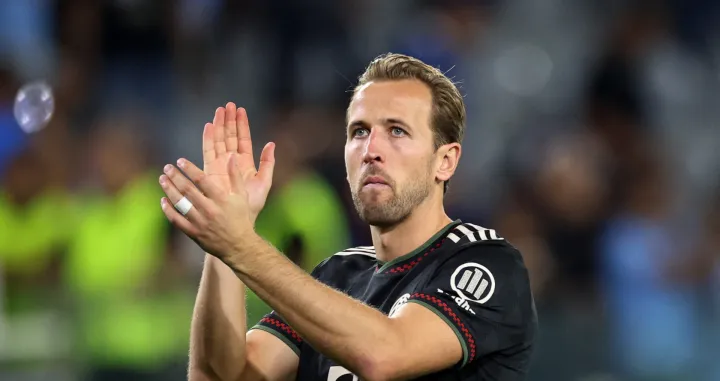 Soccer Football - UEFA Champions League - Pafos v Bayern Munich - Alphamega Stadium, Kolossi, Cyprus - September 30, 2025 Bayern Munich's Harry Kane applauds fans after the match REUTERS/Yiannis Kourtoglou/Foto: Yiannis Kourtoglou