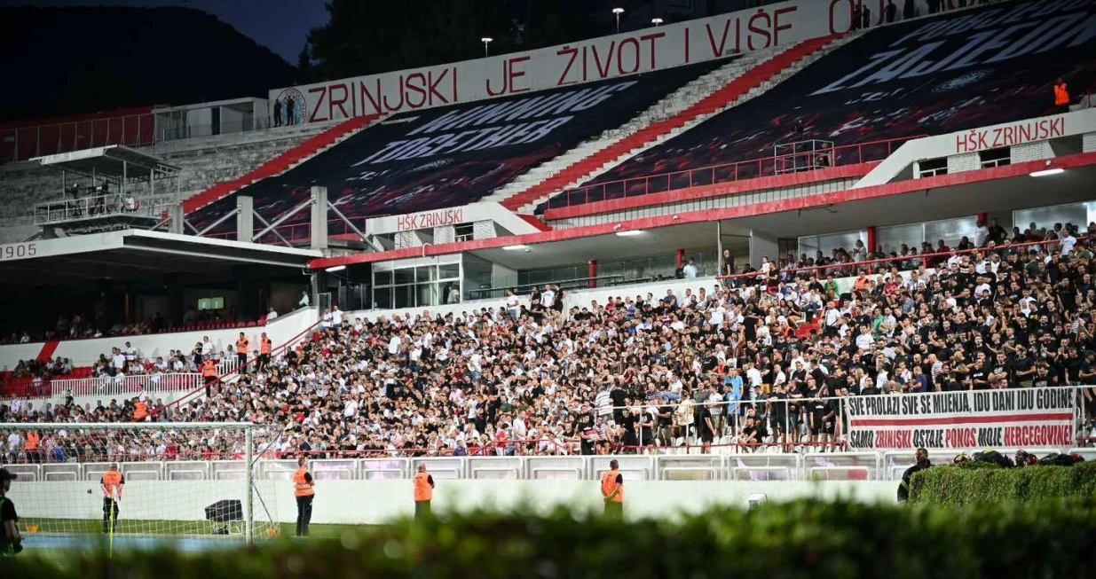 Stadion Pod Bijelim BrijegomNavijači ZrinjskogZrinjski/Foto: 