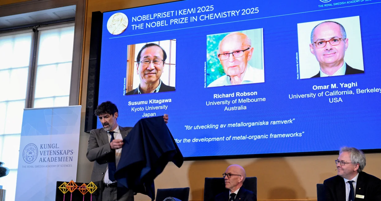 A screen displays the 2025 Nobel Prize laureates in Chemistry, Susumu Kitagawa (Kyoto University, Japan), Richard Robson (University of Melbourne, Australia), and Omar M. Yaghi (University of California, Berkeley, U.S.), as they are announced during a press conference at the Royal Swedish Academy of Sciences in Stockholm, Sweden, October 8, 2025. TT News Agency/Fredrik Sandberg via REUTERS ATTENTION EDITORS - THIS IMAGE WAS PROVIDED BY A THIRD PARTY. SWEDEN OUT. NO COMMERCIAL OR EDITORIAL SALES IN SWEDEN./Fredrik Sandberg/tt