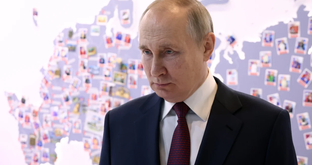 epa10376411 Russian President Vladimir Putin visits the Youth Centre before a meeting of the State Council on implementing the youth policy in current conditions, at the Manezh Central Exhibition Hall in Moscow, Russia, 22 December 2022. EPA/VALERIY SHARIFULIN/SPUTNIK/KREMLIN POOL MANDATORY CREDIT/Valeriy Sharifulin/sputnik/kremlin Pool