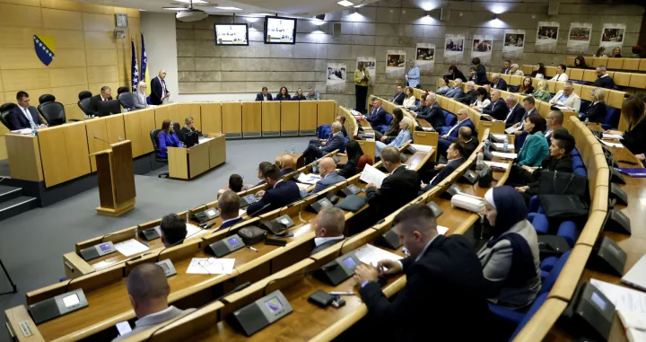 SARAJEVO, 30. septembra (FENA) – Intoniranjem himne Bosne i Hercegovine, u Sarajevu je počela redovna sjednica Doma naroda Federalnog parlamenta, prva nakon ljetne pauze.(Foto FENA/Almir Razić)/Almir Razić