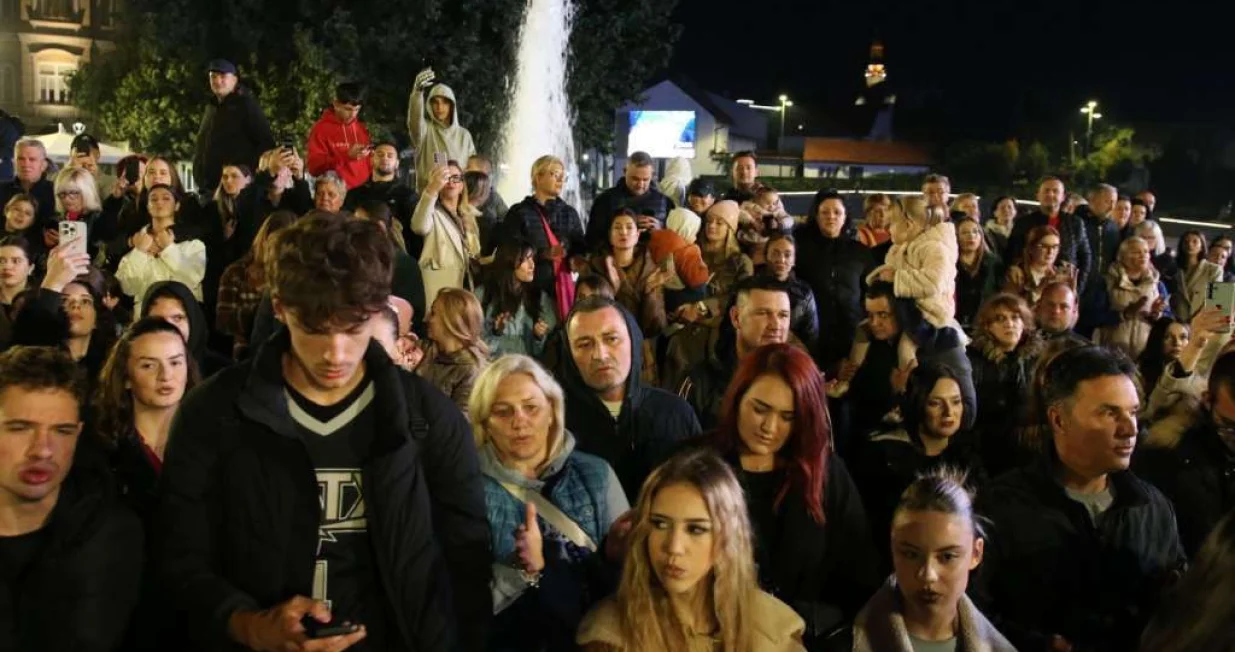 Tuzlaci odali počast velikom pjevaču i čovjeku/Edin Skokić/Fena/