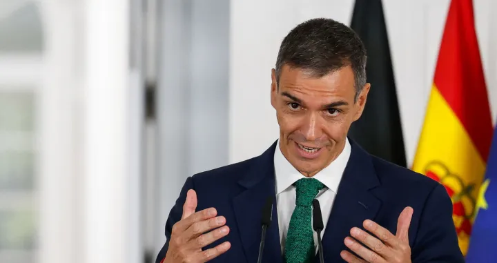 Spanish Prime Minister Pedro Sanchez speaks next to German Chancellor Friedrich Merz (not pictured) during a joint press conference in Madrid, Spain, September 18, 2025. REUTERS/Susana Vera/Susana Vera