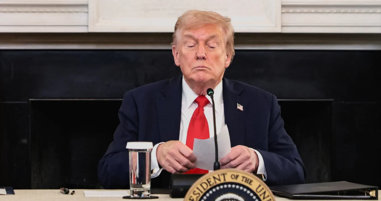 U.S. President Donald Trump holds a note that was handed to him by U.S. Secretary of State Marco Rubio during a roundtable on antifa, an anti-fascist movement Trump designated a domestic "terrorist organization" via executive order on September 22, at the White House in Washington, D.C., U.S., October 8, 2025. REUTERS/Evelyn Hockstein  TPX IMAGES OF THE DAY/Evelyn Hockstein