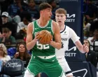 Oct 8, 2025; Memphis, Tennessee, USA; Boston Celtics center Luka Garza (52) handles the ball as Memphis Grizzlies center Lawson Lovering (34) defends during the third quarter at FedExForum. Mandatory Credit: Petre Thomas-Imagn Images/Foto: Petre Thomas