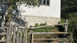 Avlija rodne kuće Halida Bešlića/Amir Papić