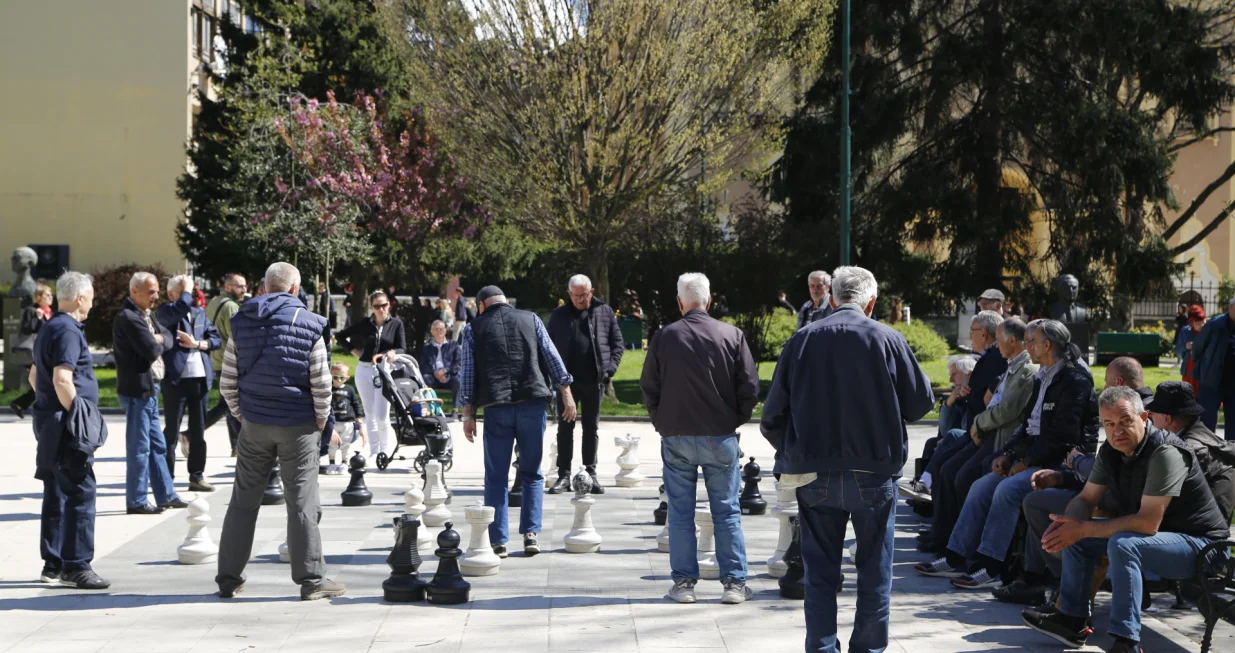 Šahisti na Trgu Oslobođenja - Alija Izetbegović/Damir Deljo