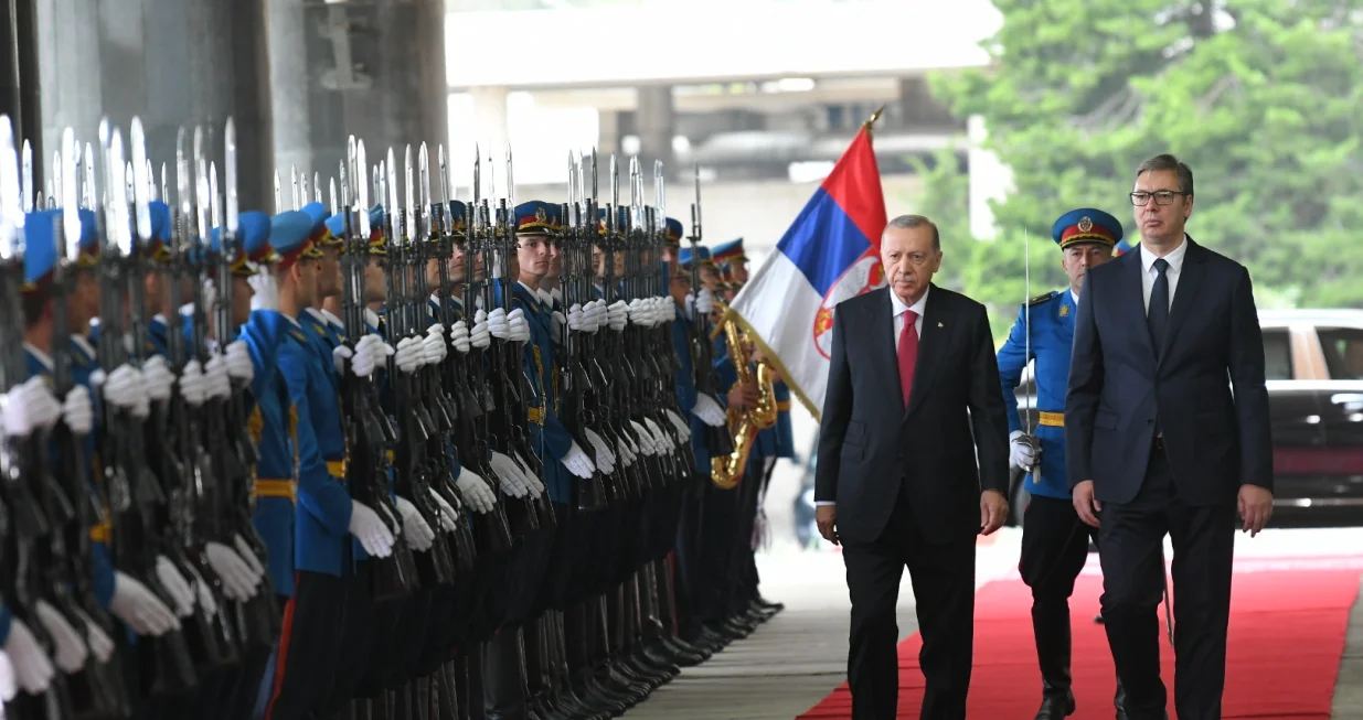 Beograd, Srbija - Predsjednik Republike Turkiye Recep Tayyip Erdogan, koji je sinoć doputovao u posjetu Srbiji, dočekan je danas uz najviše državne počasti ispred Palate Srbija u Beogradu (Amir Hamzagic - Anadolu Agency)/