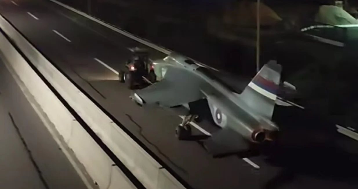 Borbeni avion VRS, traktor, šlepanje, Laktaši, Banja Luka/Prtsc