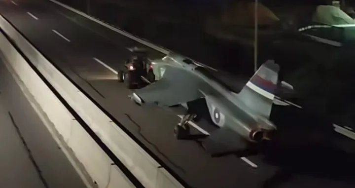 Borbeni avion VRS, traktor, šlepanje, Laktaši, Banja Luka/Prtsc