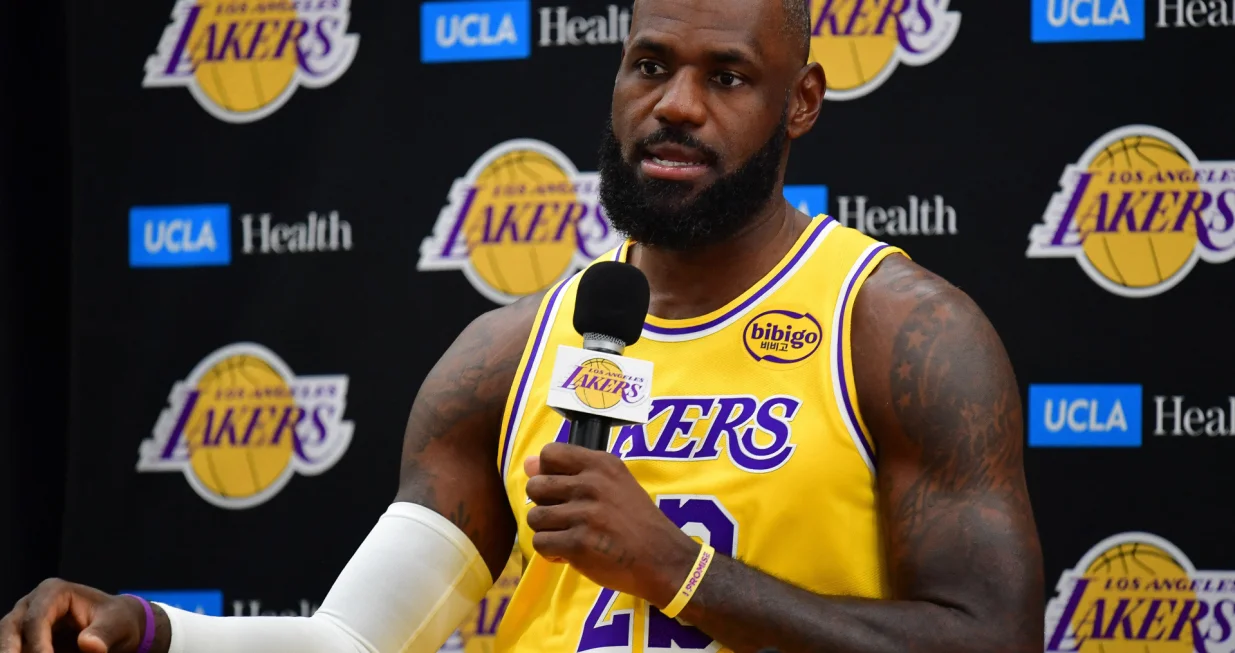 Sep 29, 2025; Los Angeles, CA, USA; Los Angeles Lakers forward LeBron James (23) during media day at UCLA Health Training Center. Mandatory Credit: Gary A. Vasquez-Imagn Images/Foto: Gary A. Vasquez