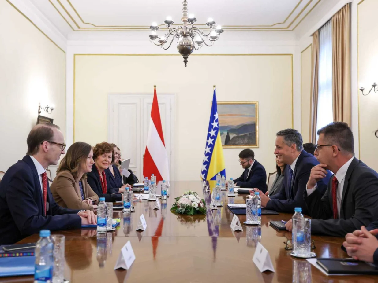 Bećirović razgovarao sa saveznom ministricom za Evropu, integraciju i porodicu Republike Austrije/