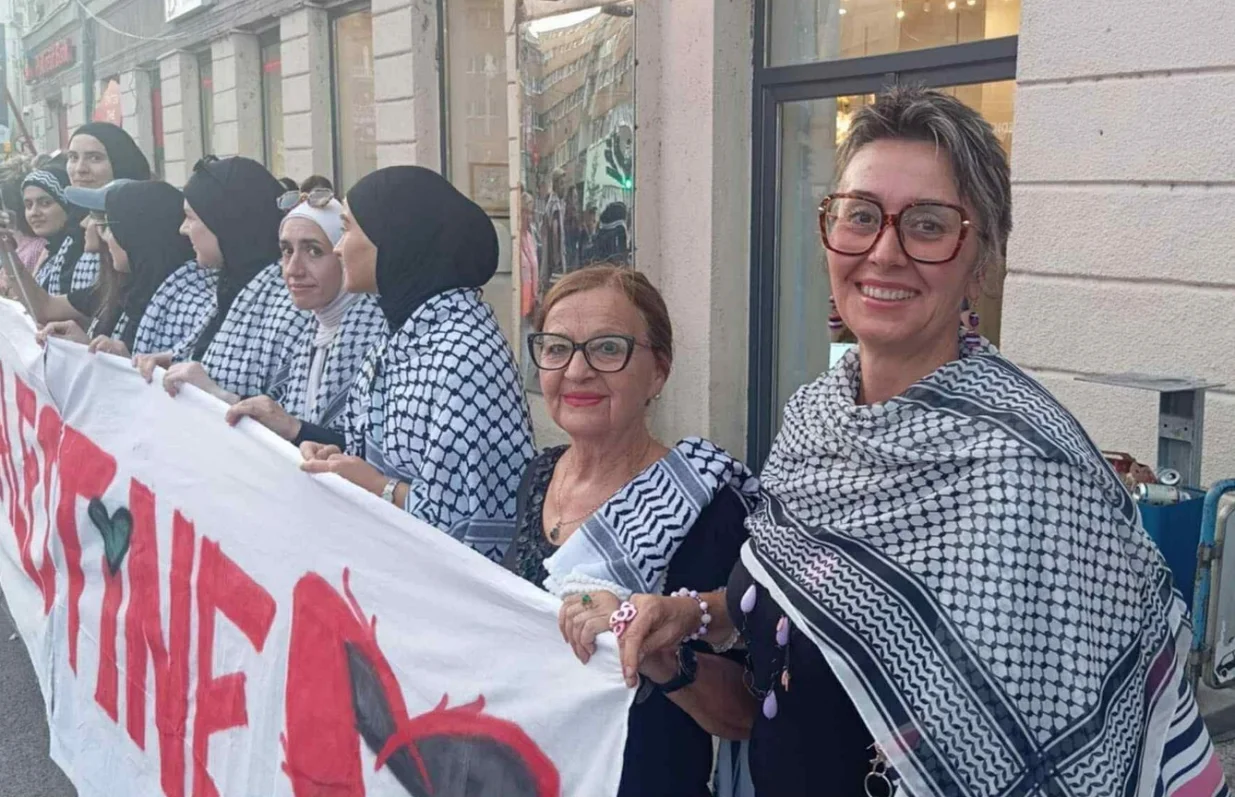 grupa građana, novinari, čitanje imena ubijene djeca gaze edina kamenica/-