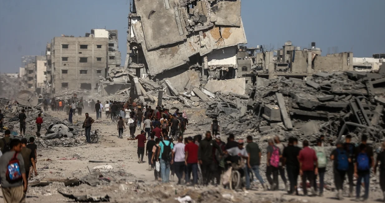 Stotine hiljada Palestinaca počele su da se vraćaju na sjever Pojasa Gaze nakon djelimičnog povlačenja izraelskih trupa i početka primirja/Ali Jadallah