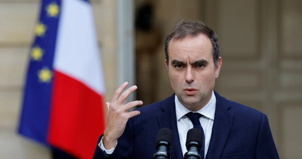 French outgoing Prime Minister Sebastien Lecornu delivers a statement in the courtyard at the Hotel Matignon in Paris after launching a series of talks with political parties' leaders as France faces a political crisis following the announcement of the resignation of the new government, France, October 8, 2025. REUTERS/Stephanie Lecocq/Pool/Stephanie Lecocq