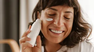 Vrlo bitan korak u njezi lica/Free Pik