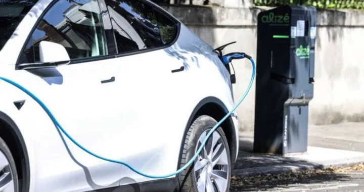 Električni automobil/Ilustracija//