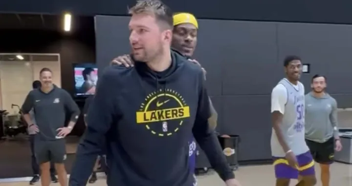 Dončić poklonio patike saigračima (FOTO: Screenshot/X)/Foto: 