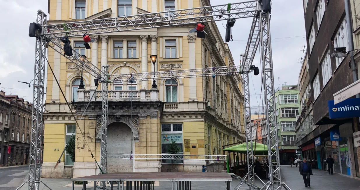 vječna vatra, pripreme za skup u čast Halidu Bešliću u sarajevu/Fena