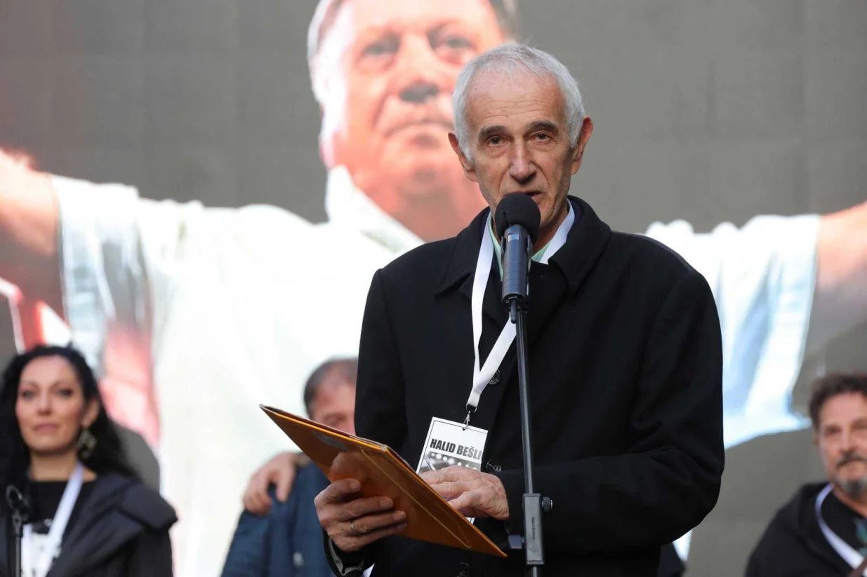 Sarajlije na skupu u čast Halida Bešlića/Senad Gubelić