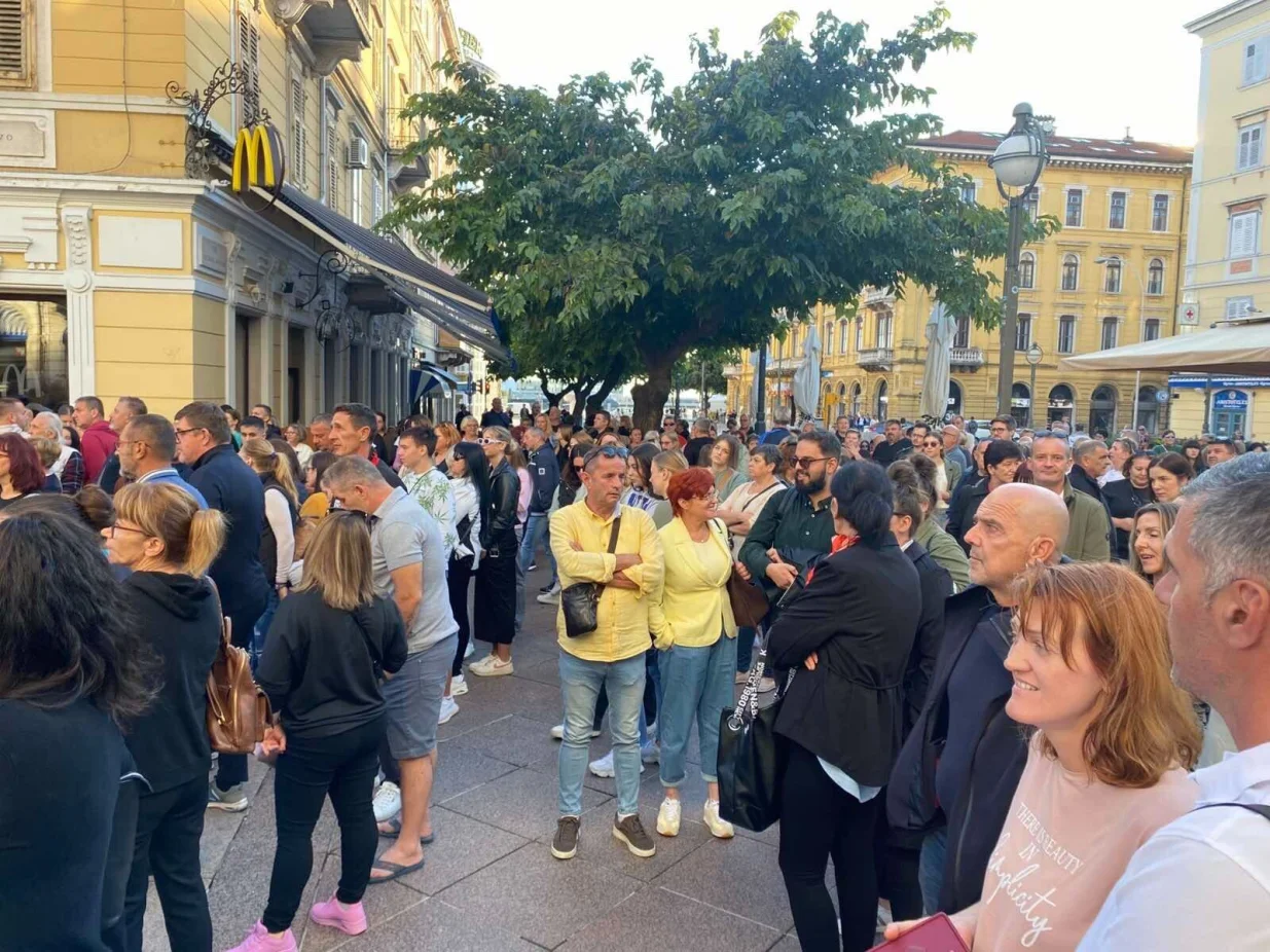 Riječani se oprostili od Halida Bešlića/Čitatelj Oslobođenja