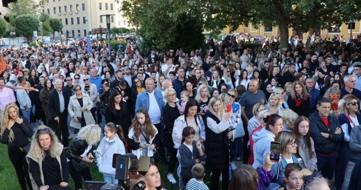 Oproštaj Mostaraca od Halida Bešlića/Fena