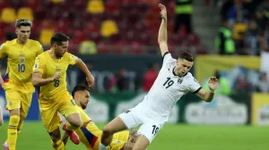 Soccer Football - FIFA World Cup - UEFA Qualifiers - Group H - Romania v Austria - Arena Nationala, Bucharest, Romania - October 12, 2025 Romania's Alexandru Chipciu in action with Austria's Christoph Baumgartner Inquam Photos via REUTERS/Bogdan Buda ROMANIA OUT. NO COMMERCIAL OR EDITORIAL SALES IN ROMANIA. THIS IMAGE HAS BEEN SUPPLIED BY A THIRD PARTY./Foto: Bogdan Buda