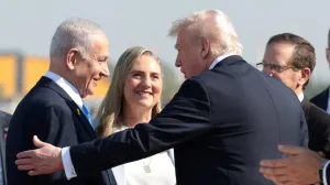 Israeli Prime Minister Benjamin Netanyahu welcomes U.S. President Donald Trump at Ben Gurion International Airport, amid a U.S.-brokered prisoner-hostage swap and ceasefire deal between Israel and Hamas, in Lod, Israel, October 13, 2025. REUTERS/Evelyn Hockstein  TPX IMAGES OF THE DAY/Evelyn Hockstein