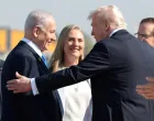 Israeli Prime Minister Benjamin Netanyahu welcomes U.S. President Donald Trump at Ben Gurion International Airport, amid a U.S.-brokered prisoner-hostage swap and ceasefire deal between Israel and Hamas, in Lod, Israel, October 13, 2025. REUTERS/Evelyn Hockstein  TPX IMAGES OF THE DAY/Evelyn Hockstein