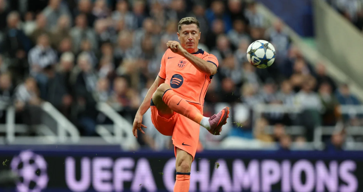 Soccer Football - UEFA Champions League - Newcastle United v FC Barcelona - St James' Park, Newcastle, Britain - September 18, 2025 FC Barcelona's Robert Lewandowski in action REUTERS/Scott Heppell/Foto: Scott Heppell